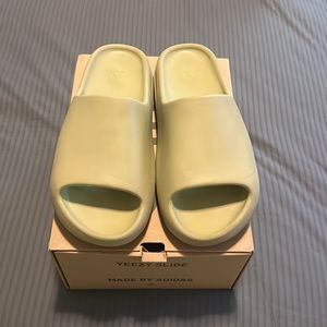 Yeezy Slide Resin